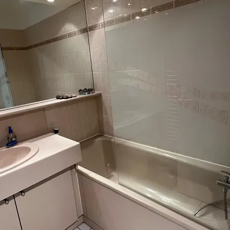 Elegant 2p A : Terrasse, Proche Et Port - Fr-1-487-339